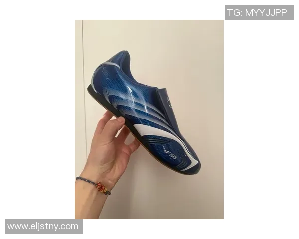 足球明星为何偏爱穿着破旧球鞋背后的故事与时尚潮流解析 足球明星为何偏爱穿着破旧球鞋背后的故事与时尚潮流解析